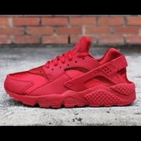 red huarache shoes nike